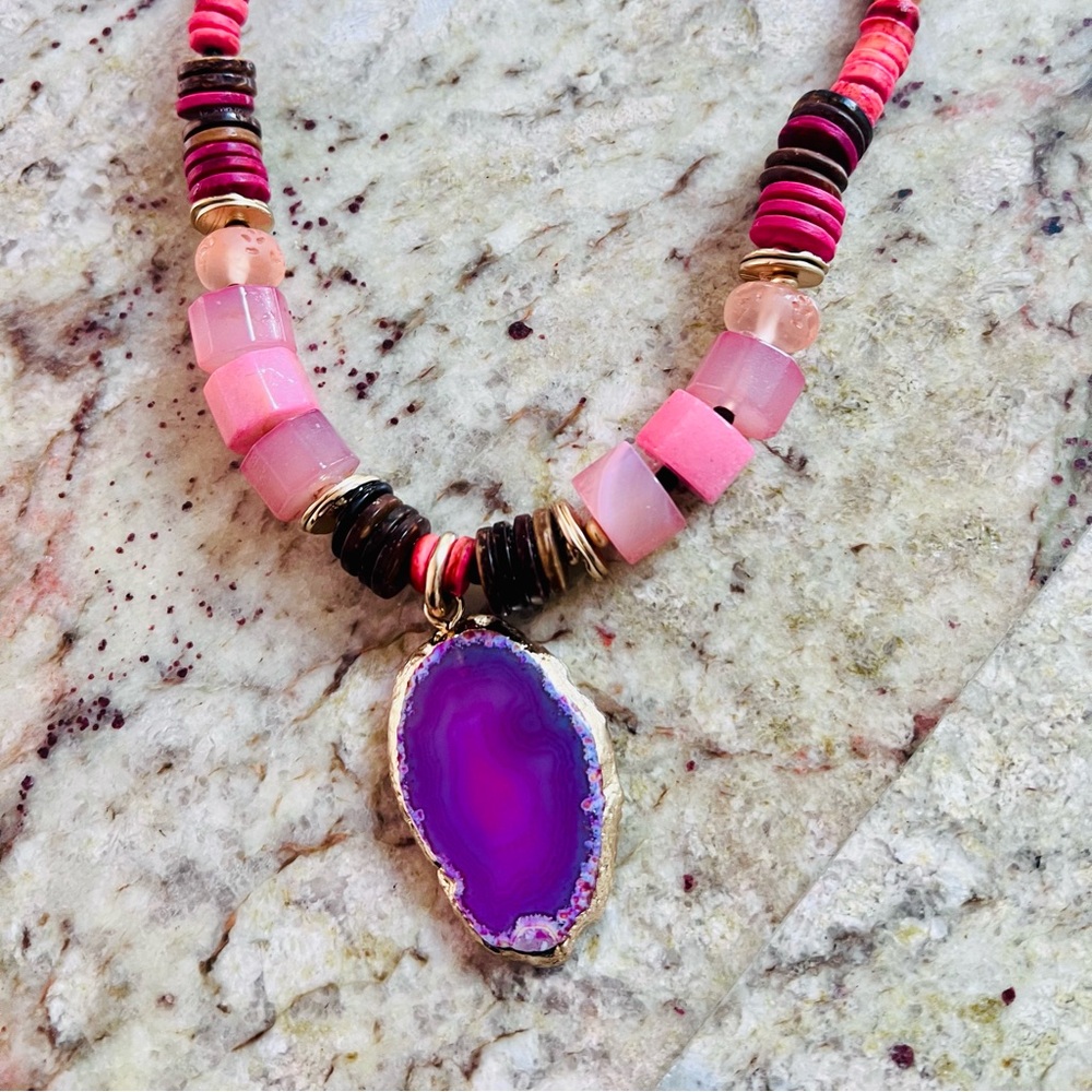 Beautiful stone pendant and beads   Chicos